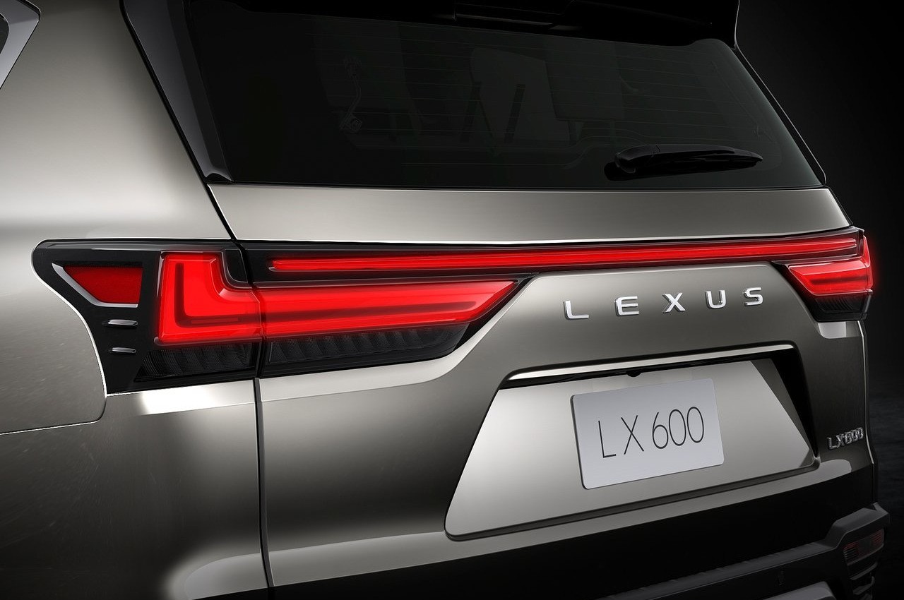 Lexus LX 2022: immagini ufficiali