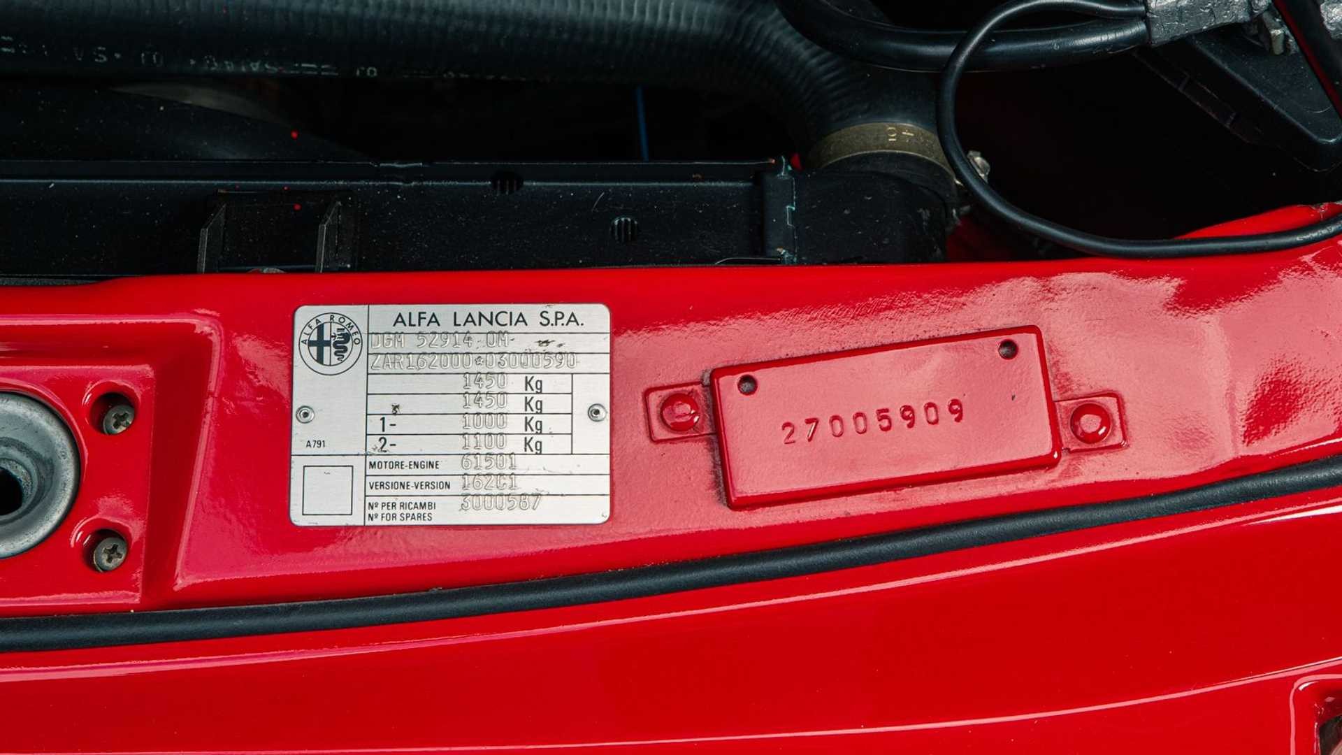 Alfa Romeo SZ del 1991 all'asta: le immagini