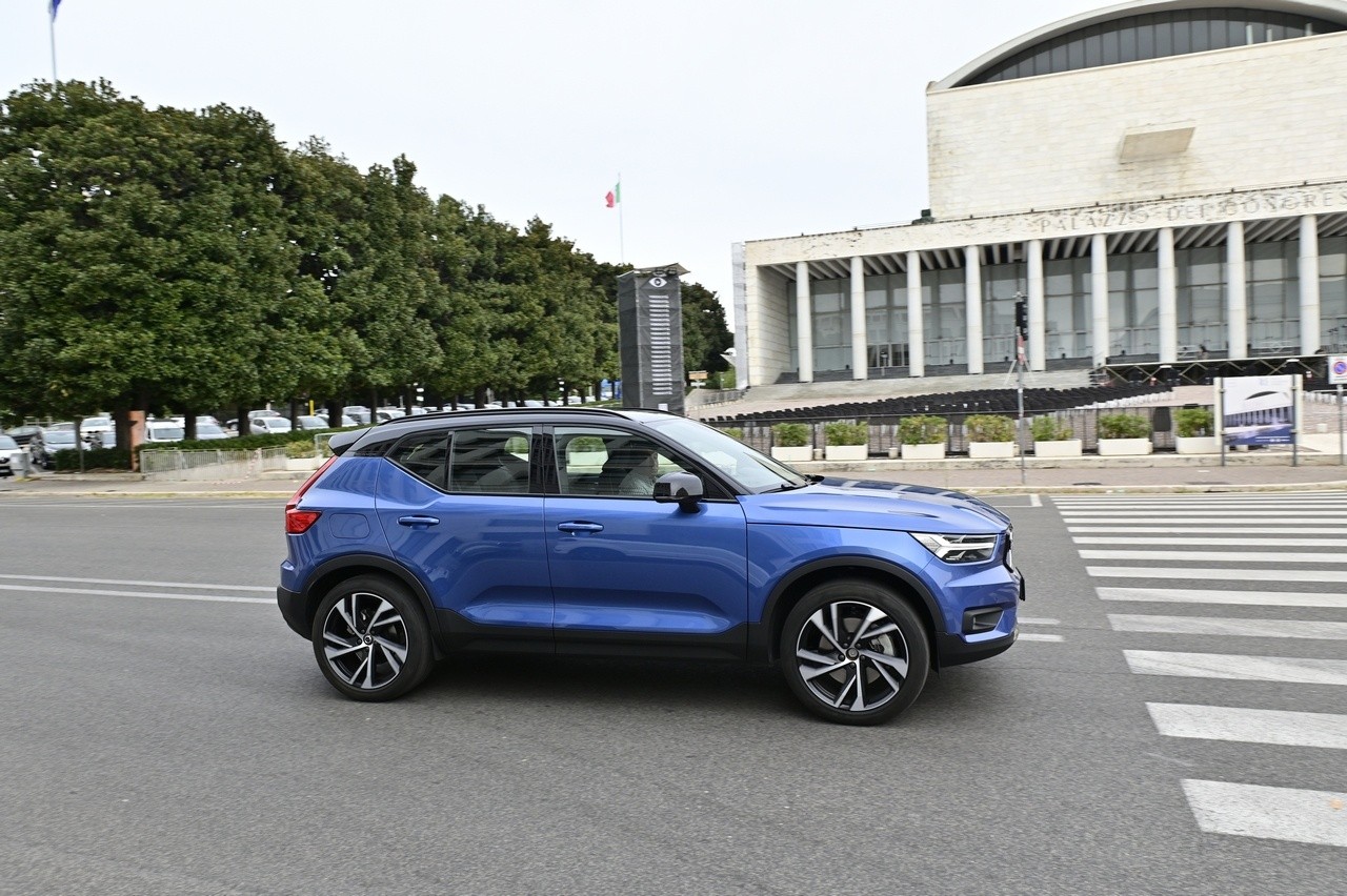 Volvo XC40 T4 Recharge: prova su strada