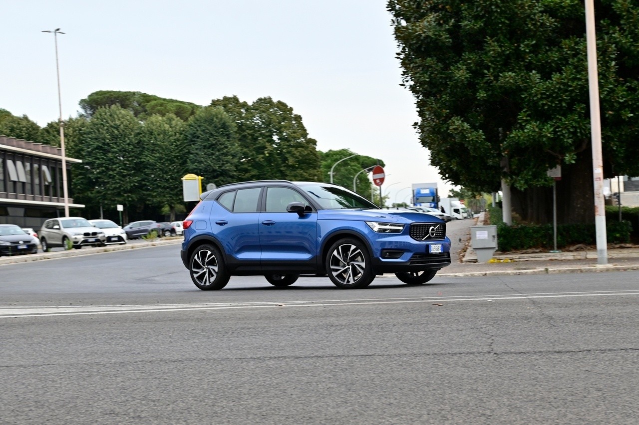 Volvo XC40 T4 Recharge: prova su strada