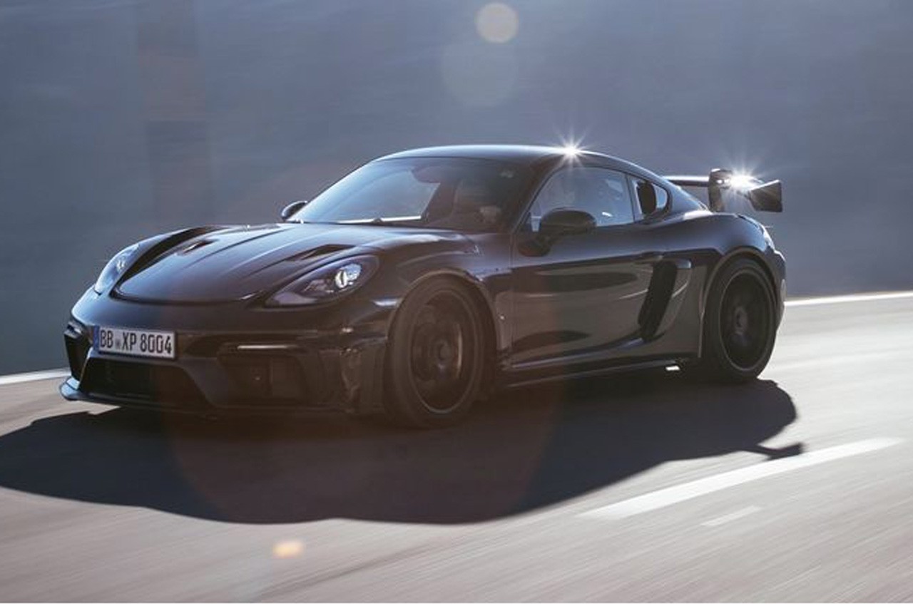 Porsche 718 Cayman GT4 RS: i test prima del debutto