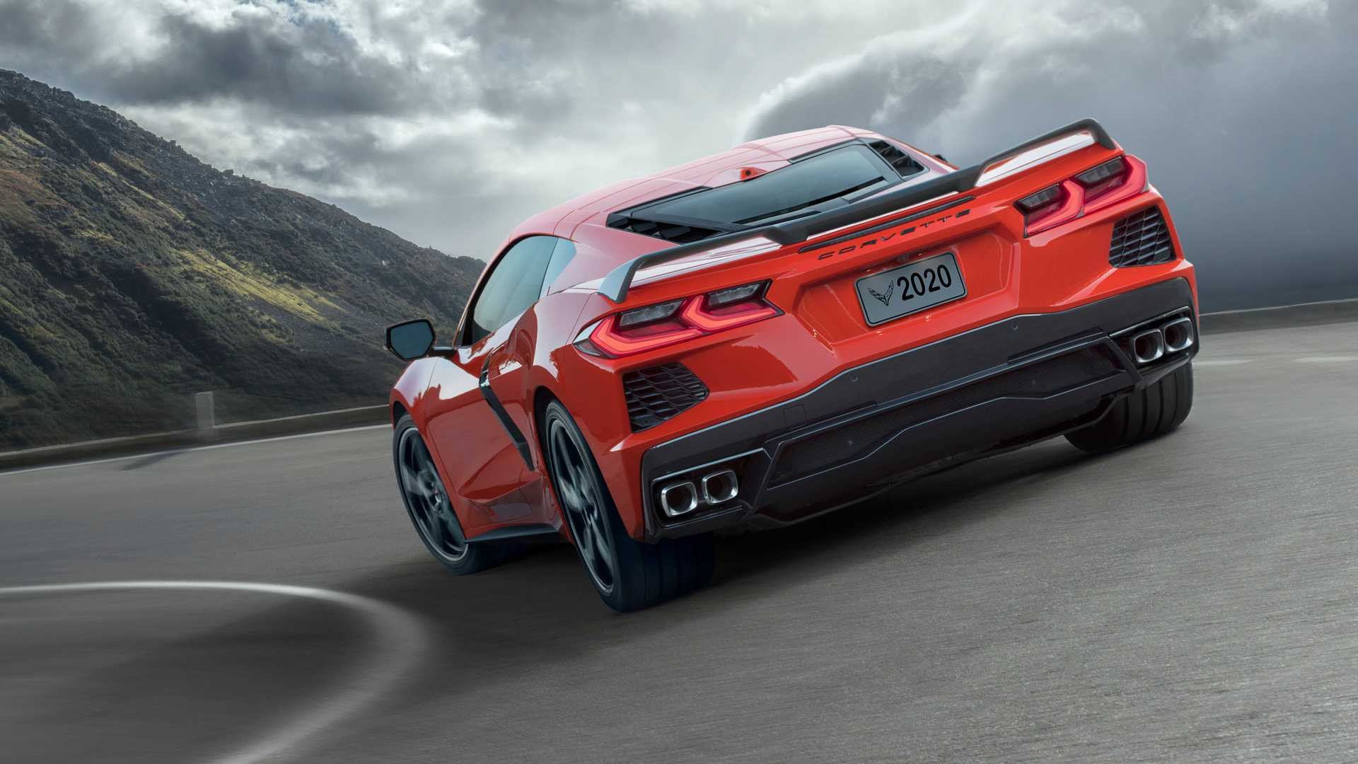 Nuova Chevrolet Corvette Stingray C8: immagini ufficiali