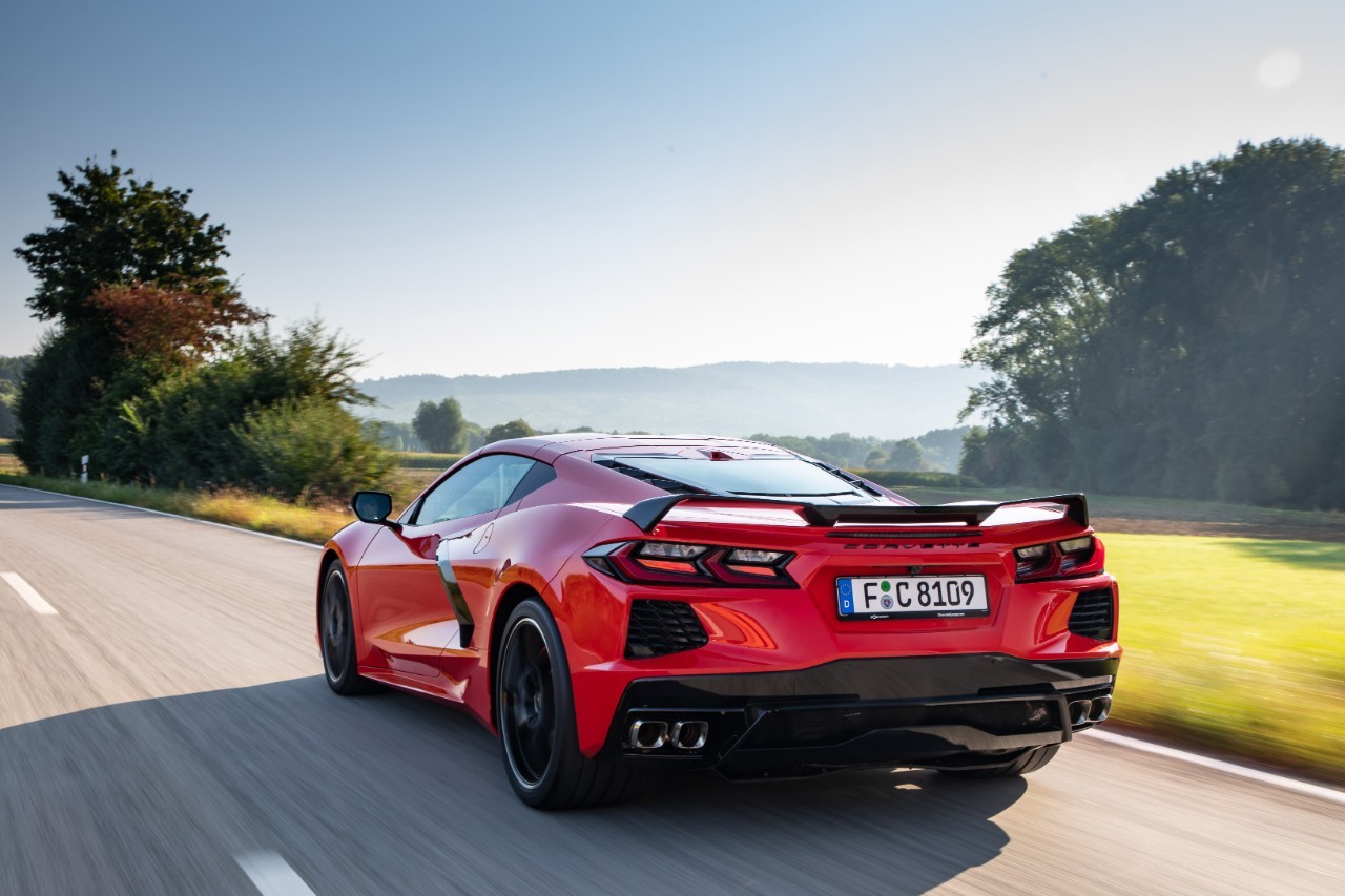 Nuova Chevrolet Corvette Stingray C8: immagini ufficiali