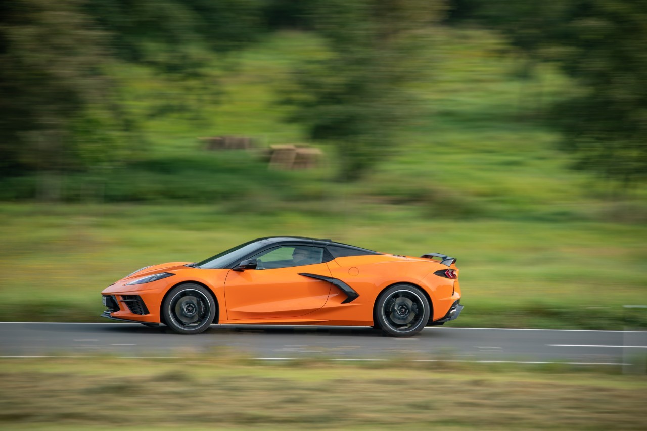 Nuova Chevrolet Corvette Stingray C8: immagini ufficiali