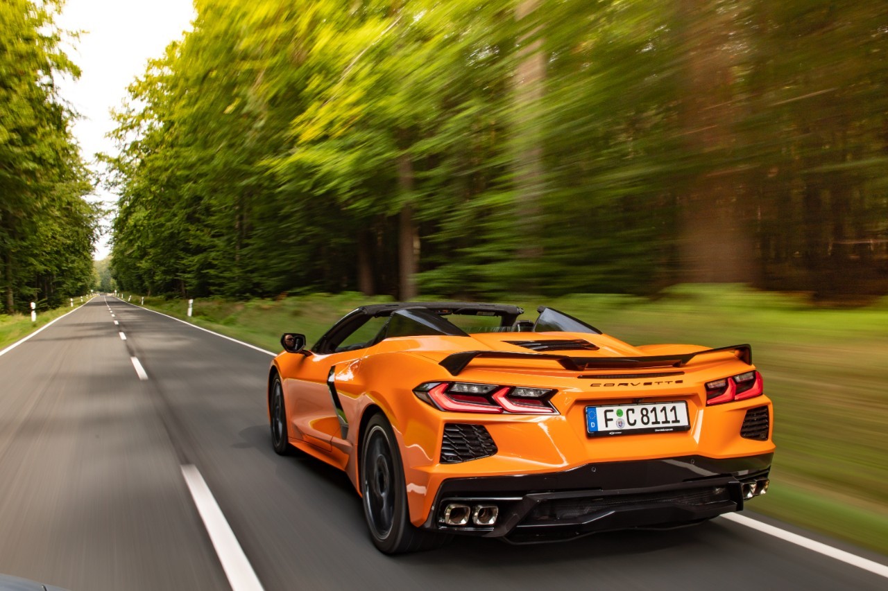 Nuova Chevrolet Corvette Stingray C8: immagini ufficiali