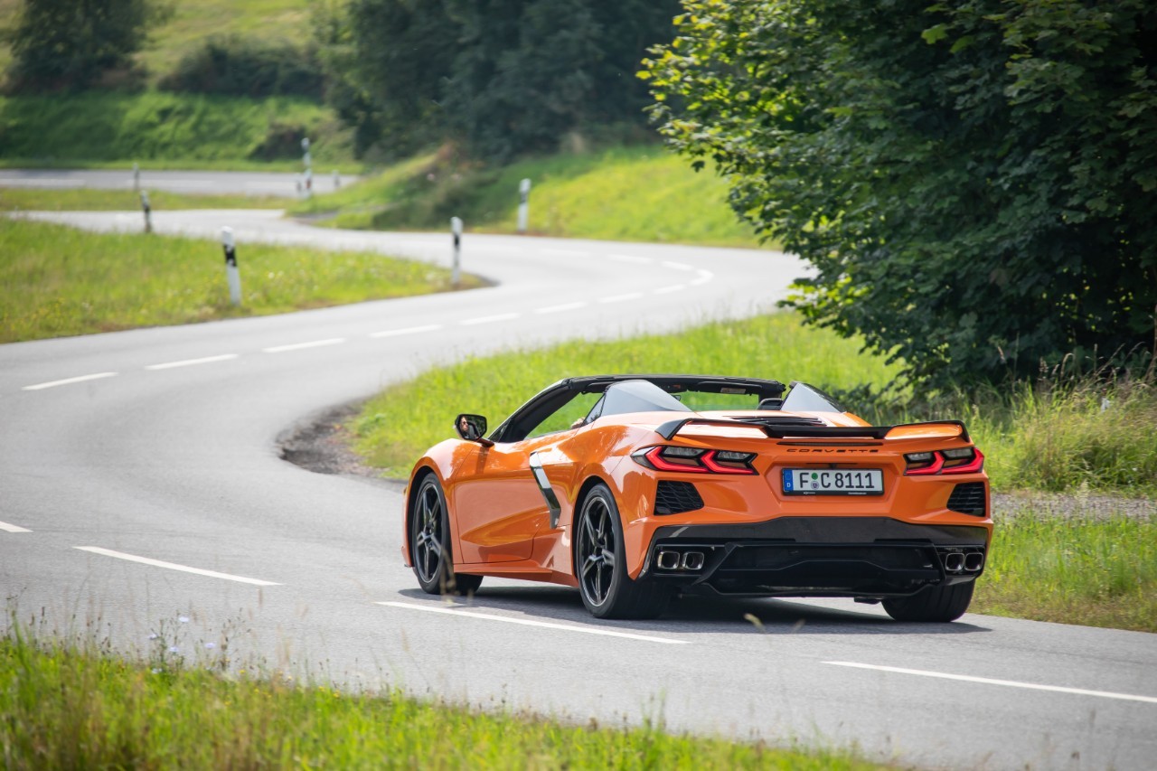 Nuova Chevrolet Corvette Stingray C8: immagini ufficiali