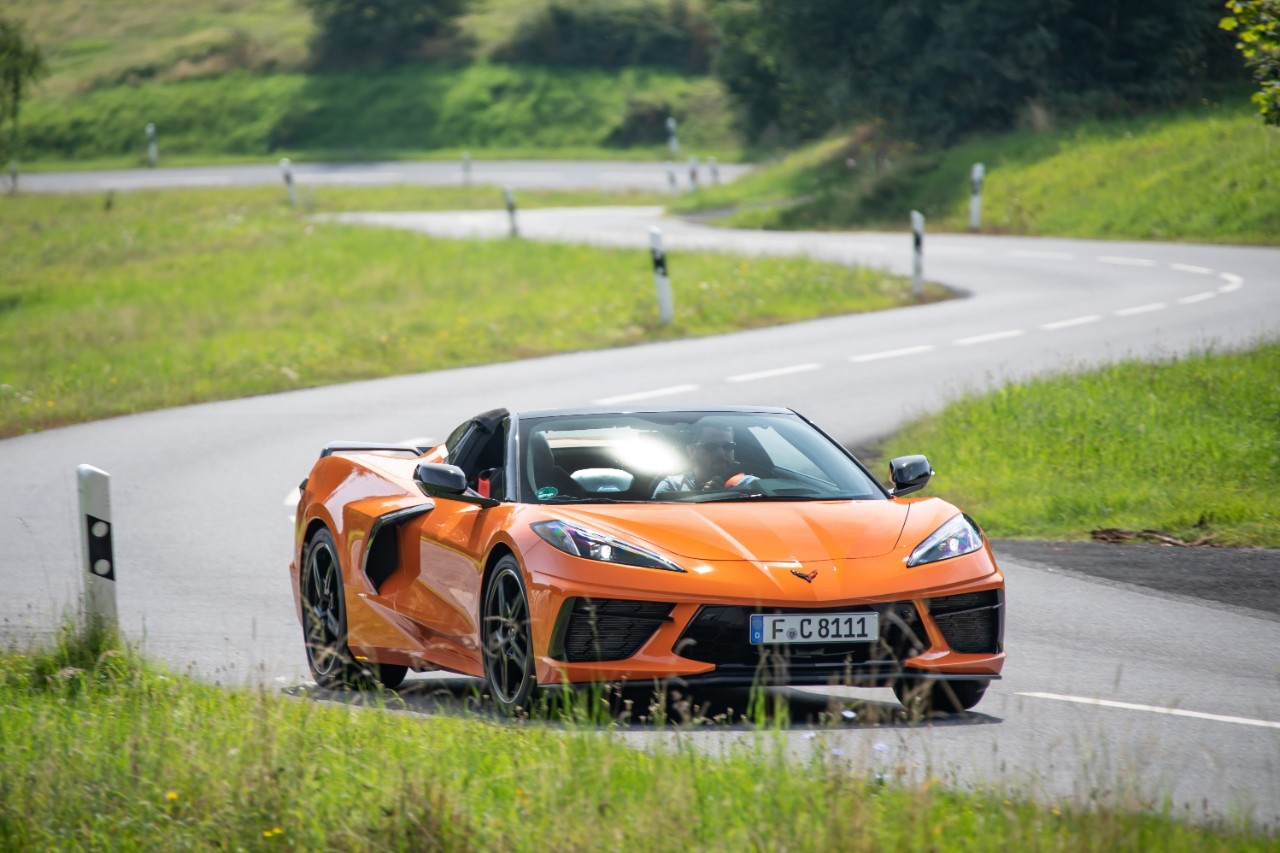 Nuova Chevrolet Corvette Stingray C8: immagini ufficiali