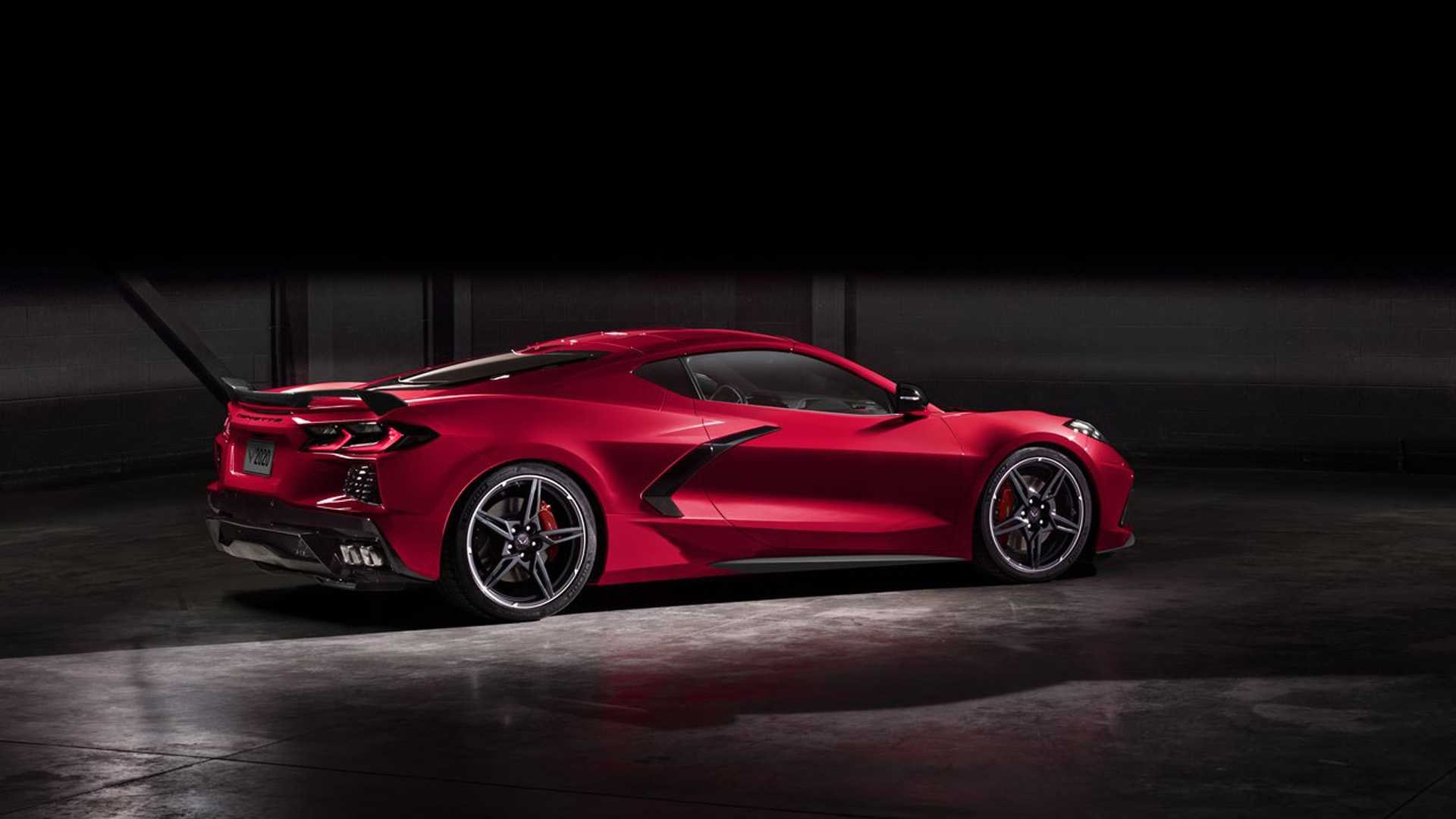 Nuova Chevrolet Corvette Stingray C8: immagini ufficiali