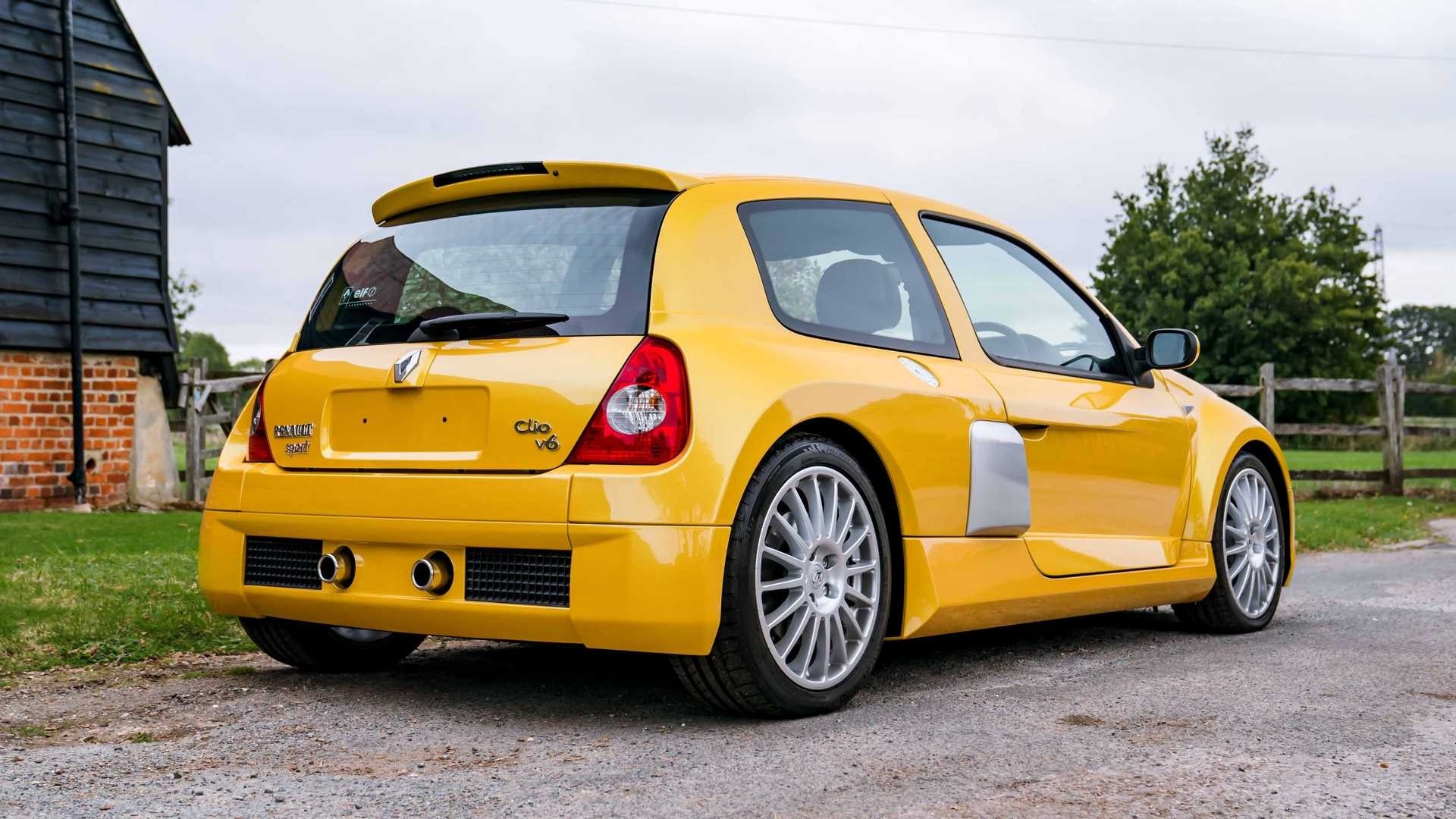 Renault Clio V6 in vendita all'asta: le immagini ufficiali