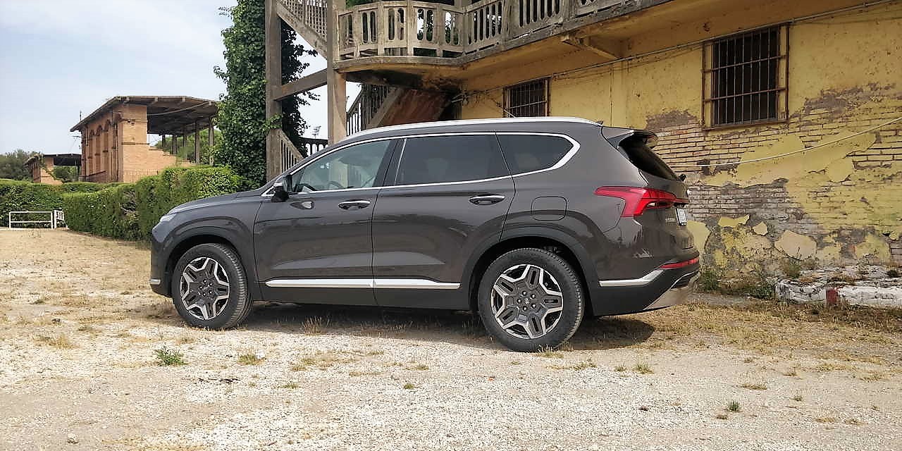 Hyundai Santa Fe: la prova dell’ibrida plug-in