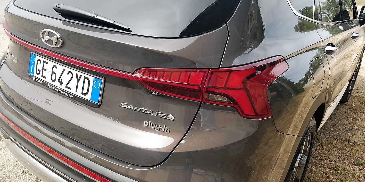 Hyundai Santa Fe: la prova dell’ibrida plug-in