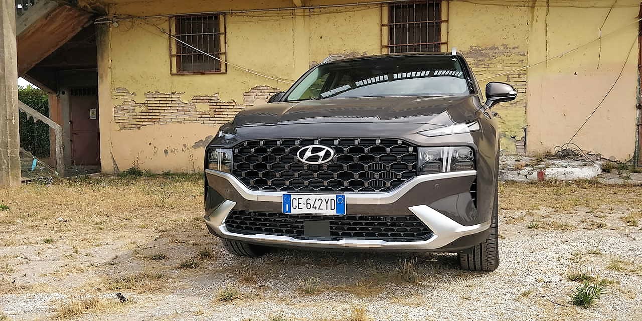 Hyundai Santa Fe: la prova dell’ibrida plug-in