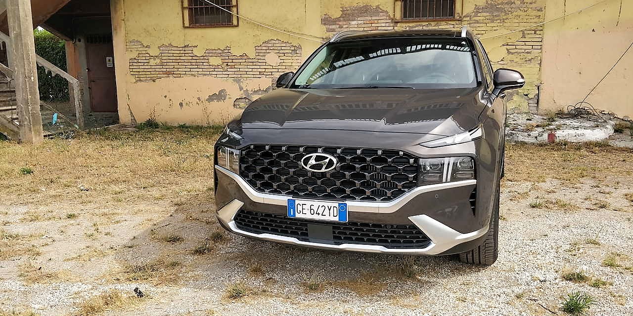 Hyundai Santa Fe: la prova dell’ibrida plug-in