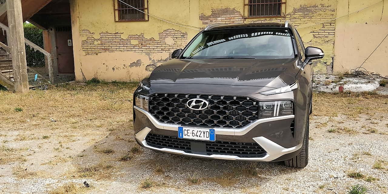 Hyundai Santa Fe: la prova dell’ibrida plug-in