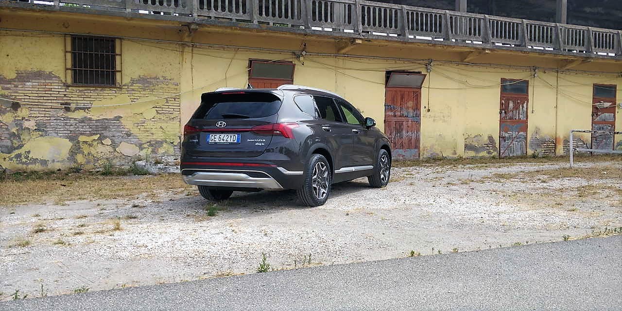 Hyundai Santa Fe: la prova dell’ibrida plug-in