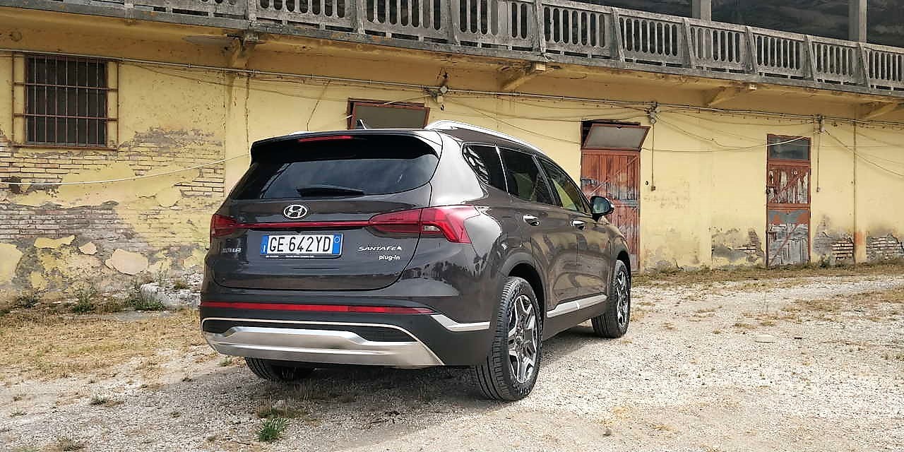 Hyundai Santa Fe: la prova dell’ibrida plug-in