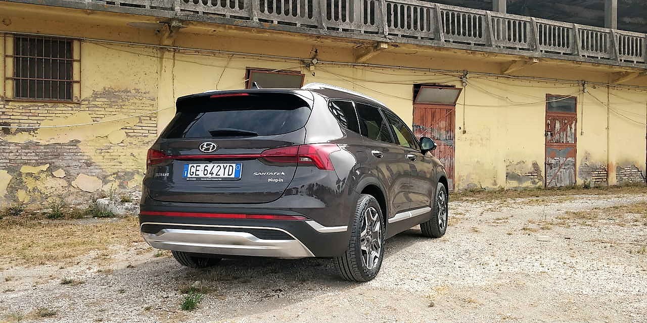 Hyundai Santa Fe: la prova dell’ibrida plug-in