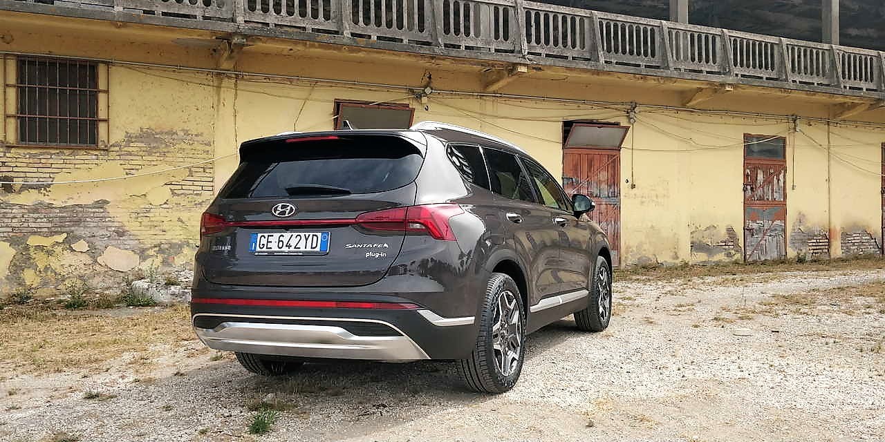 Hyundai Santa Fe: la prova dell’ibrida plug-in