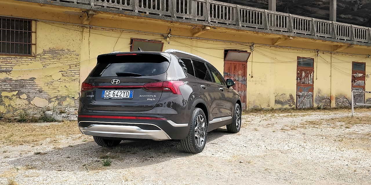 Hyundai Santa Fe: la prova dell’ibrida plug-in