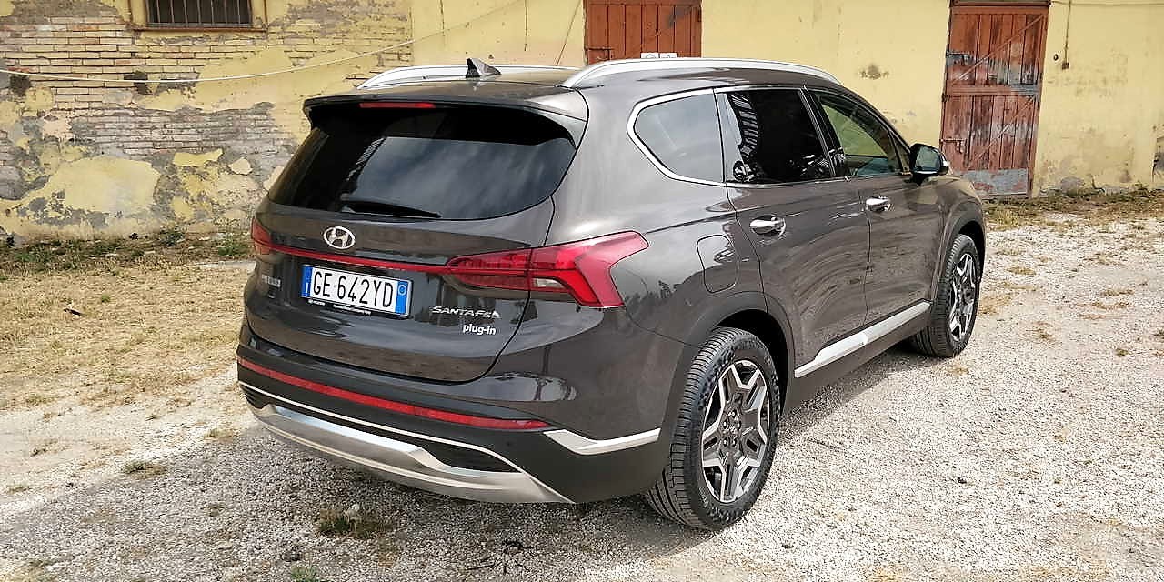 Hyundai Santa Fe: la prova dell’ibrida plug-in