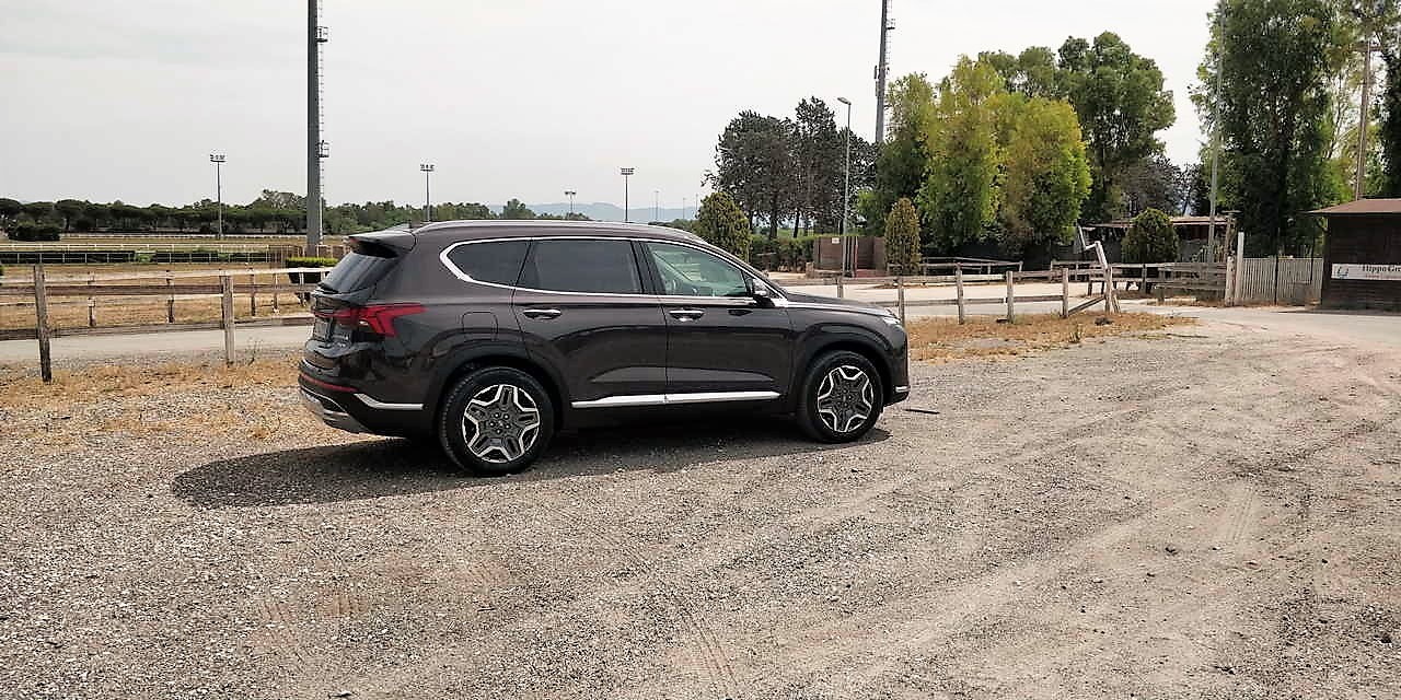 Hyundai Santa Fe: la prova dell’ibrida plug-in