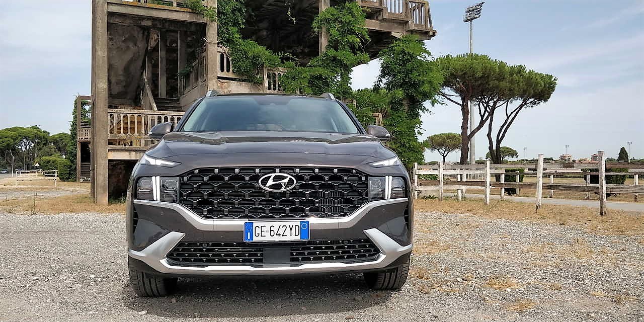 Hyundai Santa Fe: la prova dell’ibrida plug-in