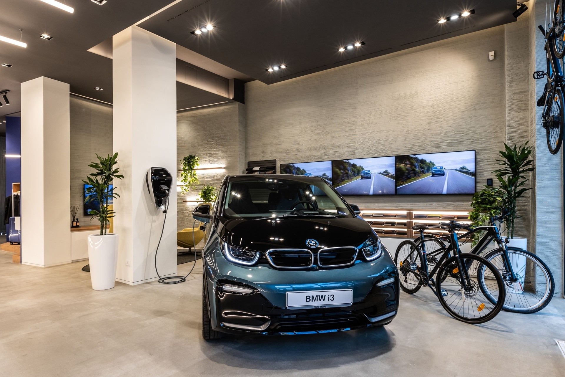 BMW: il Roma Urban Store