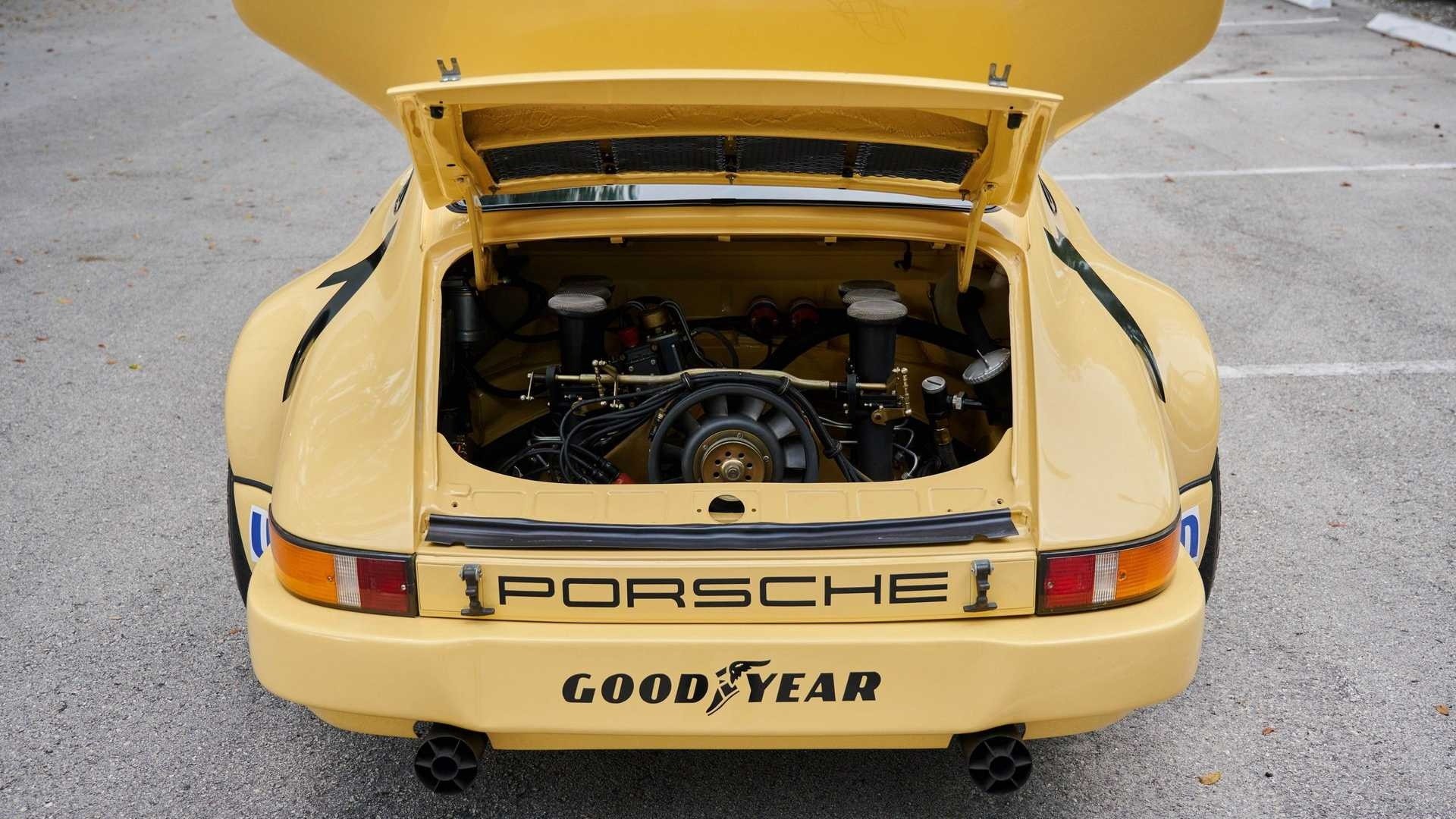 Porsche 911 RSR: le immagini