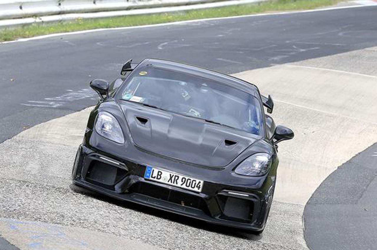 Porsche 718 Cayman GT4 RS: i test prima del debutto