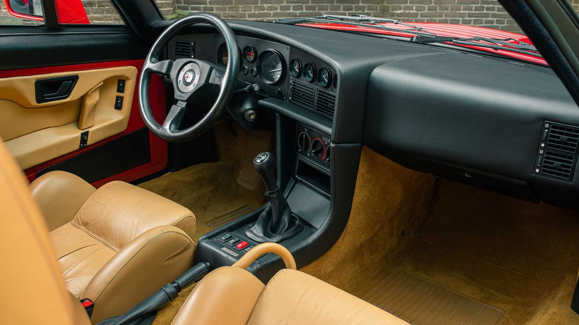 Alfa Romeo SZ del 1991 all'asta: le immagini