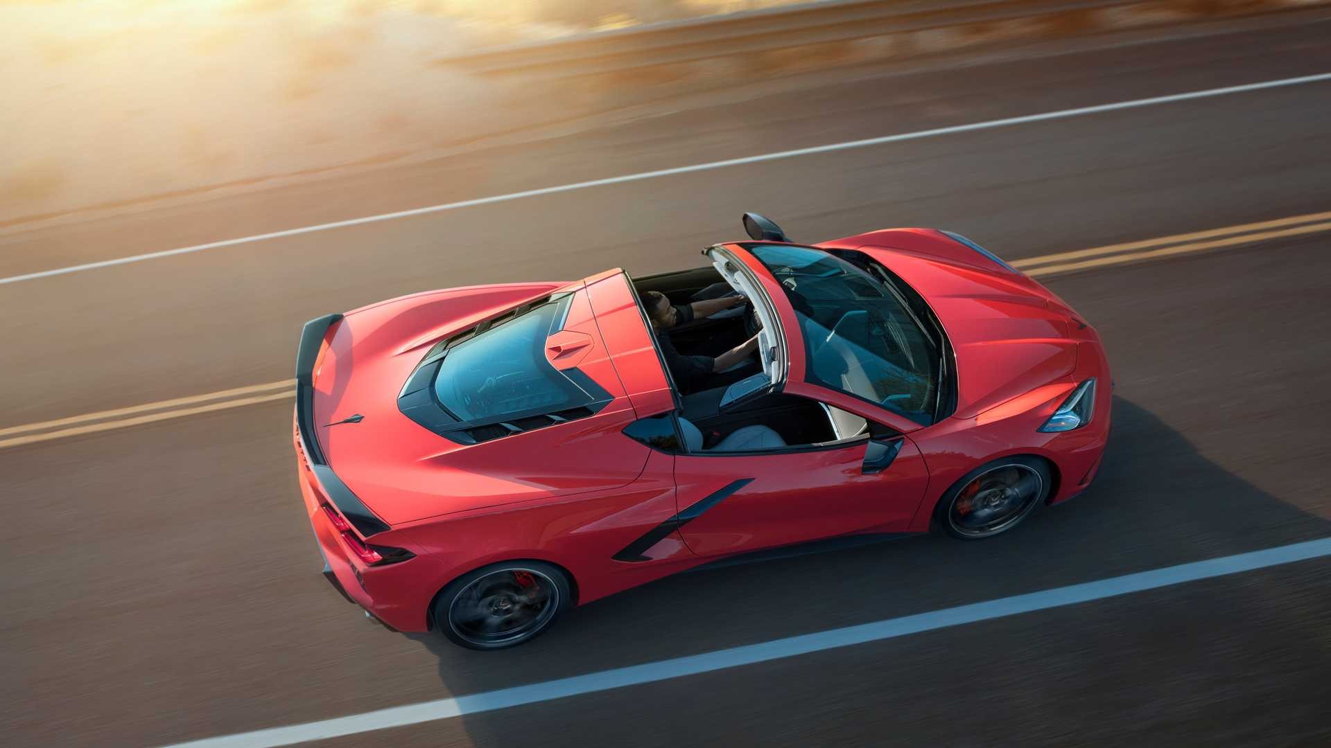 Nuova Chevrolet Corvette Stingray C8: immagini ufficiali