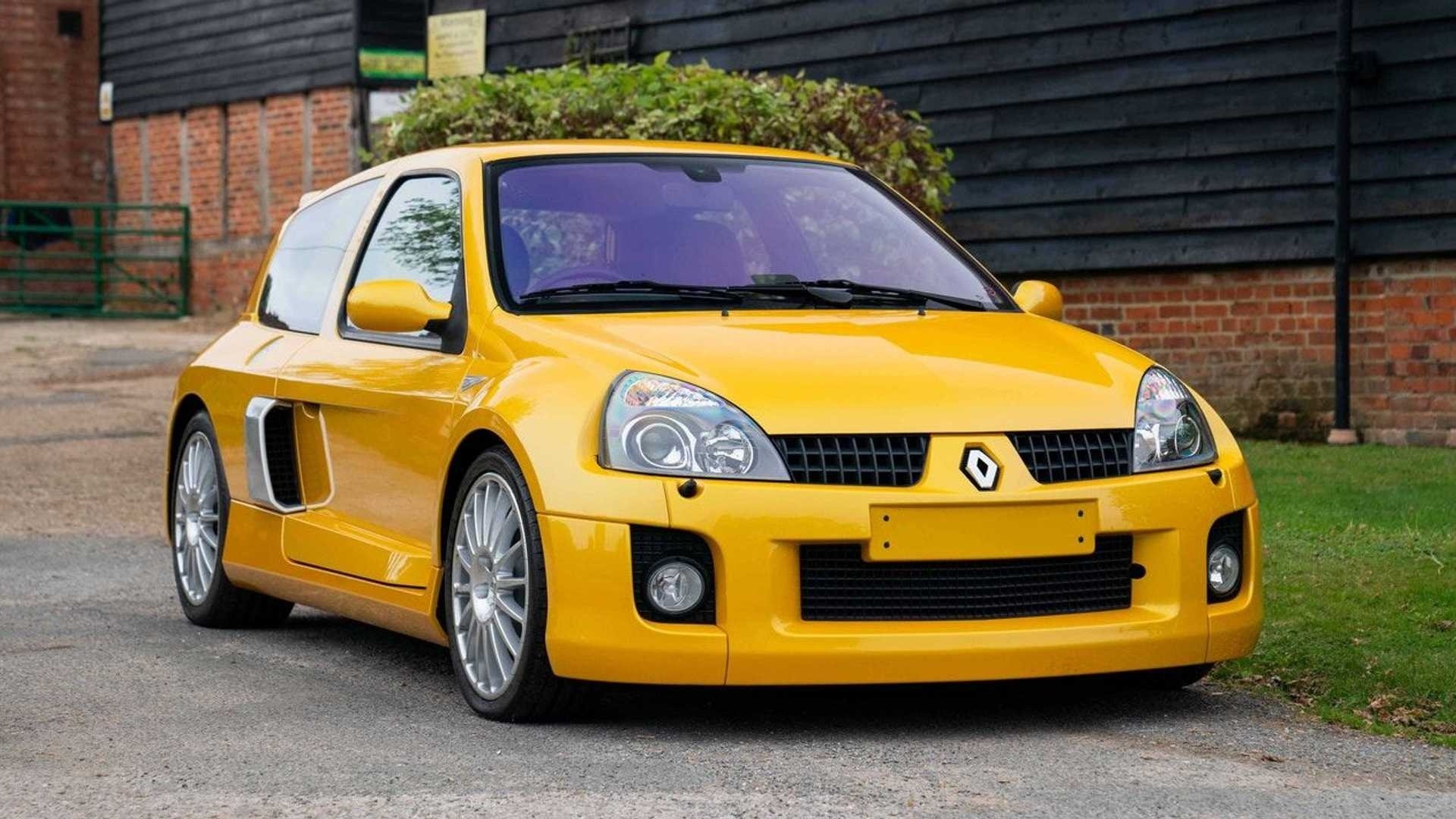 Renault Clio V6 in vendita all'asta: le immagini ufficiali