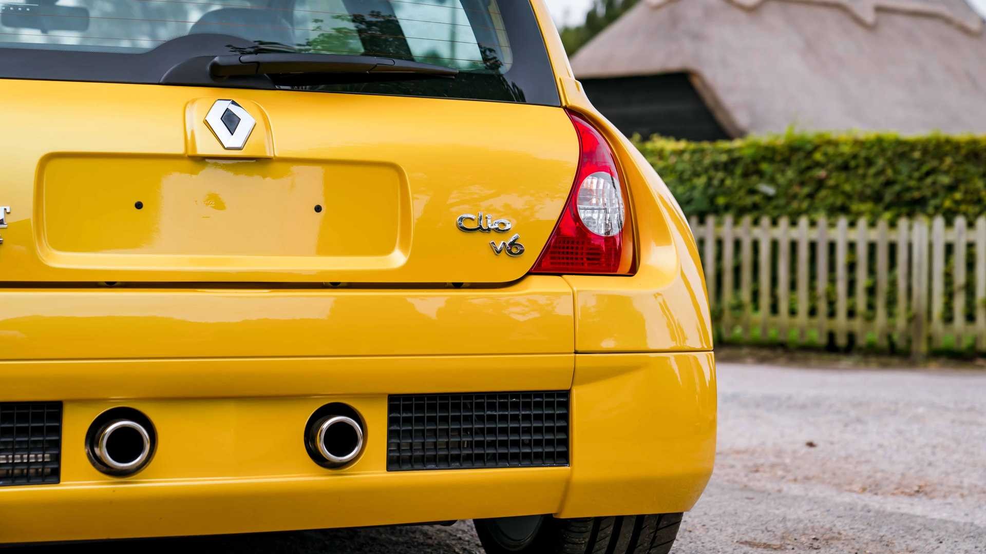 Renault Clio V6 in vendita all'asta: le immagini ufficiali