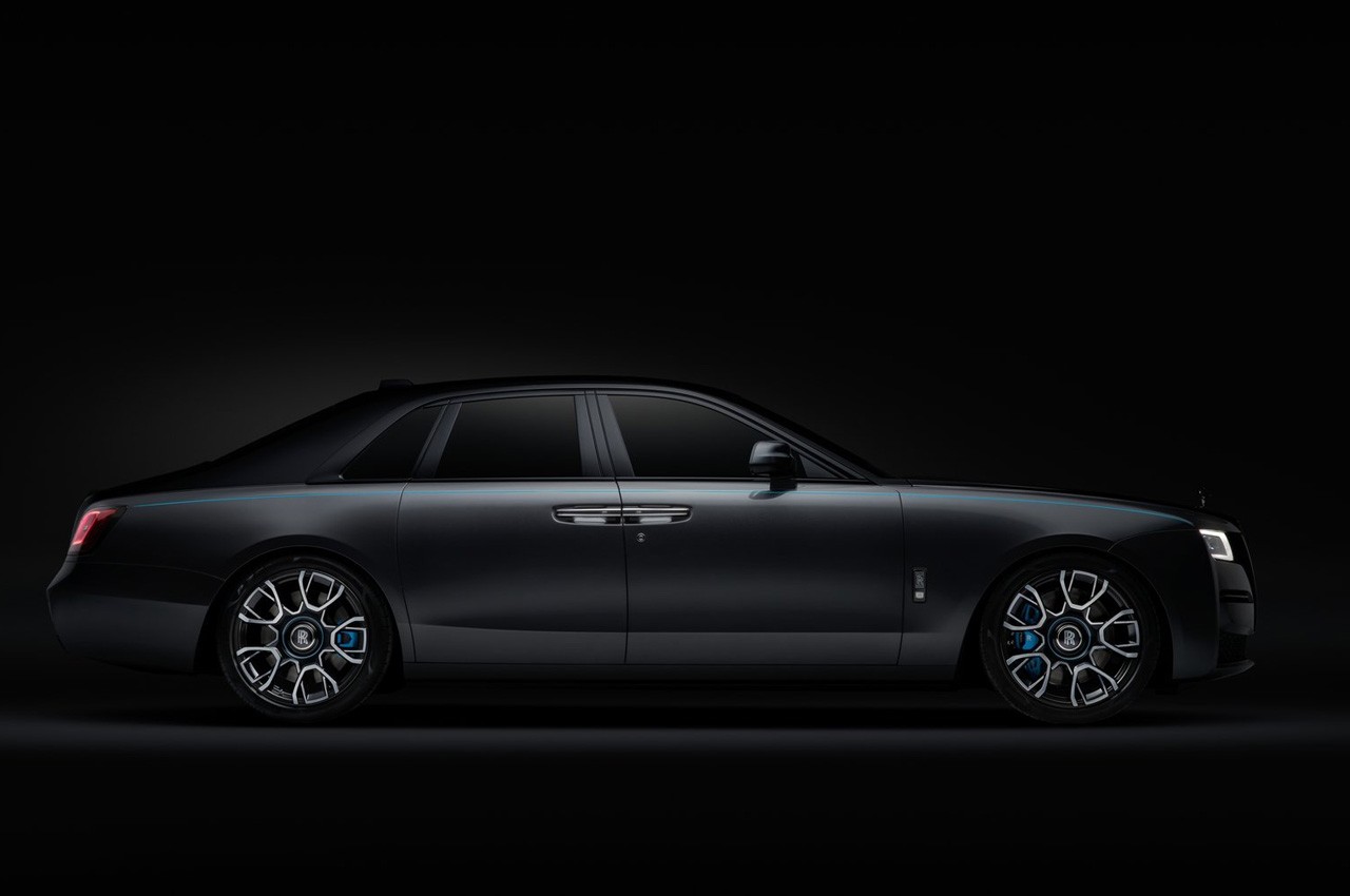 Rolls Royce Ghost Black Badge: immagini ufficiali