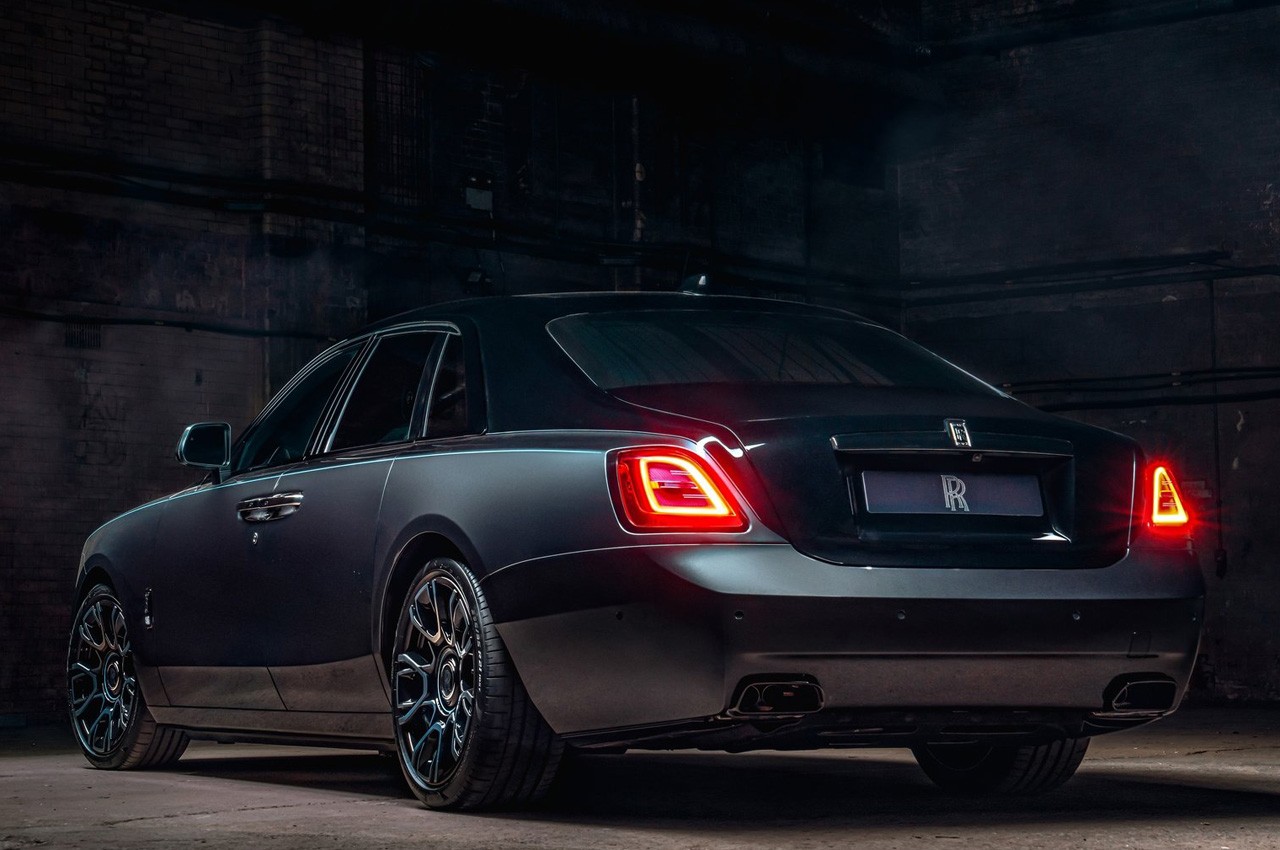 Rolls Royce Ghost Black Badge: immagini ufficiali