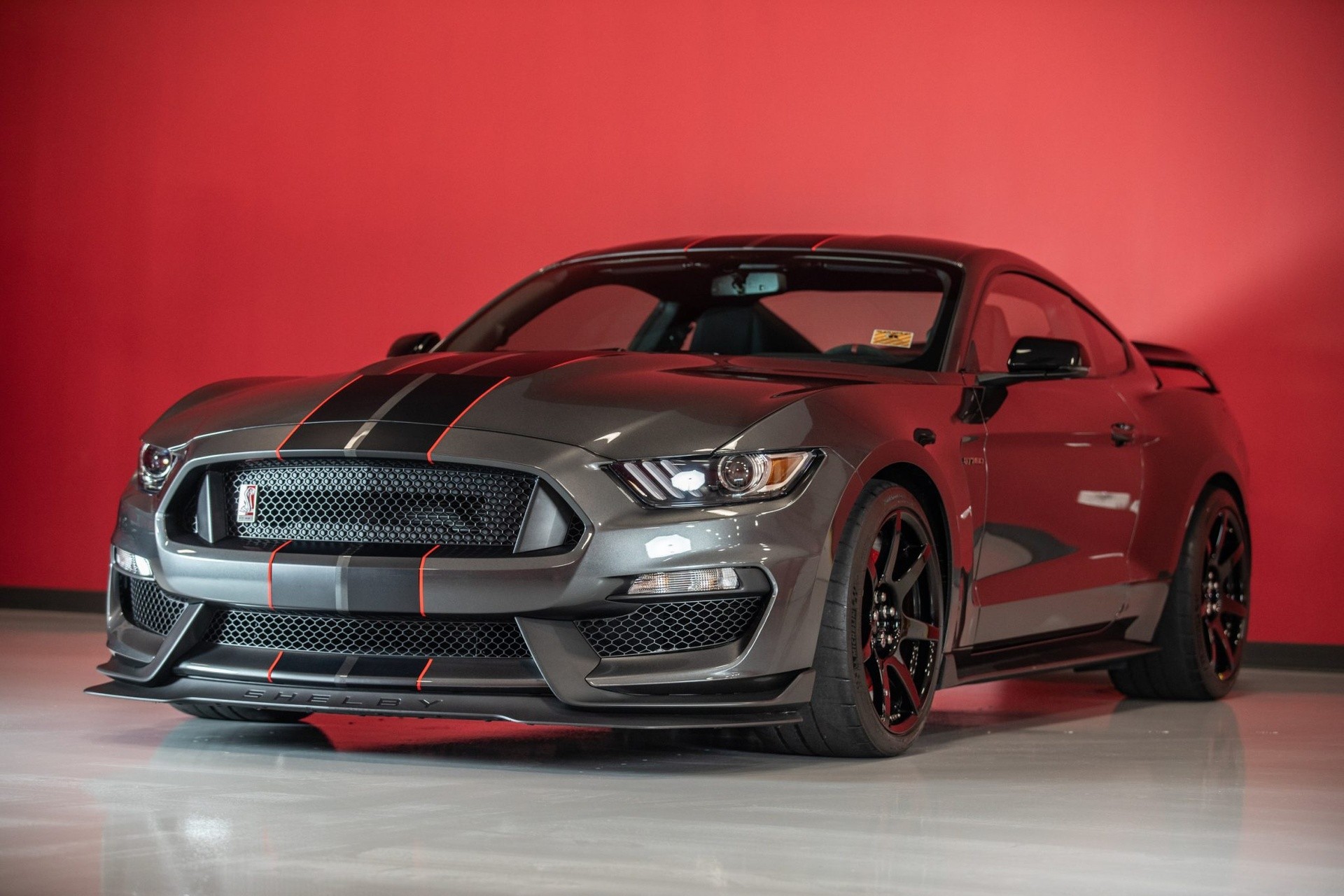 Ford Mustang Shelby GT350R: le immagini