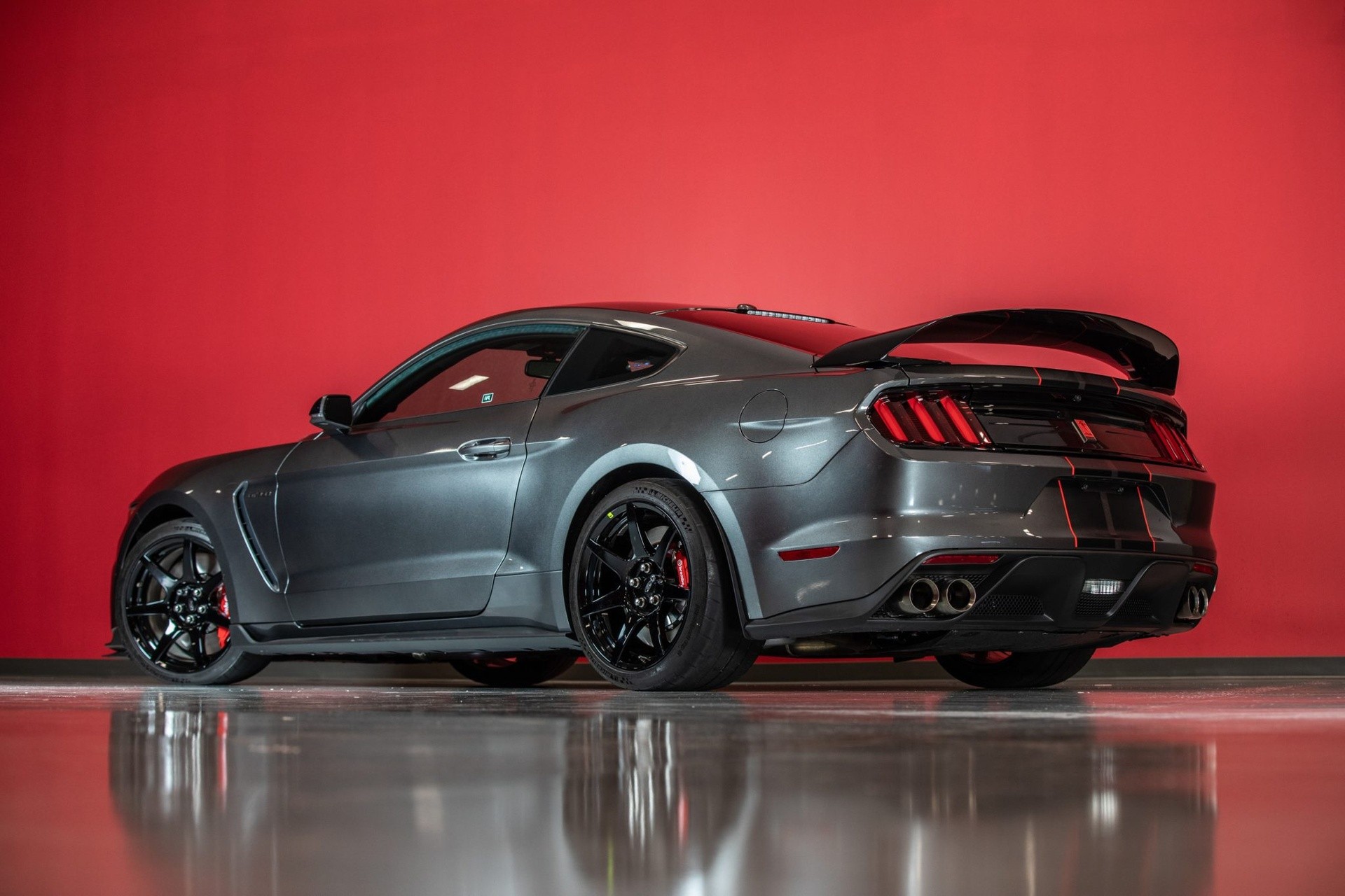 Ford Mustang Shelby GT350R: le immagini