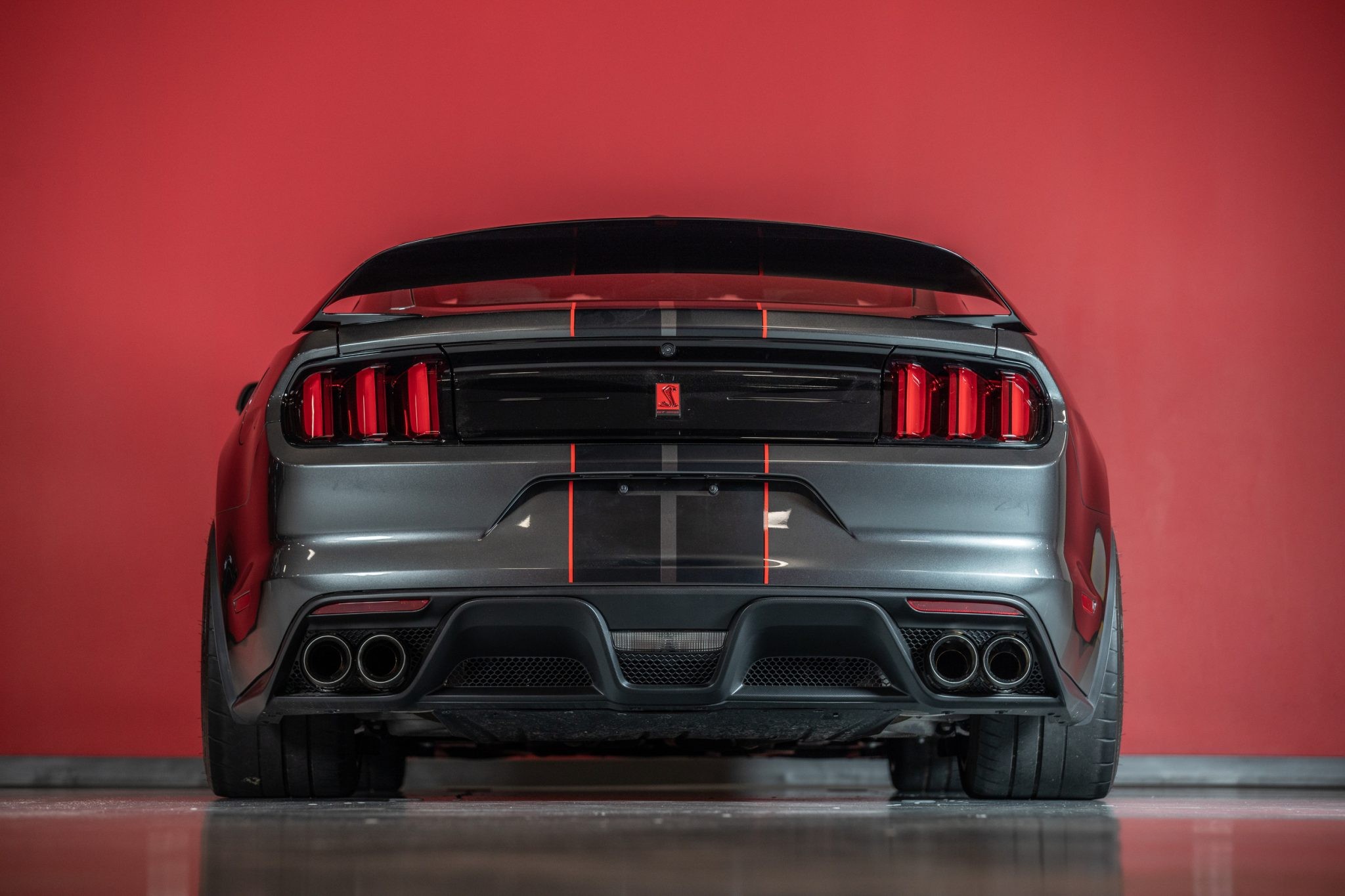 Ford Mustang Shelby GT350R: le immagini