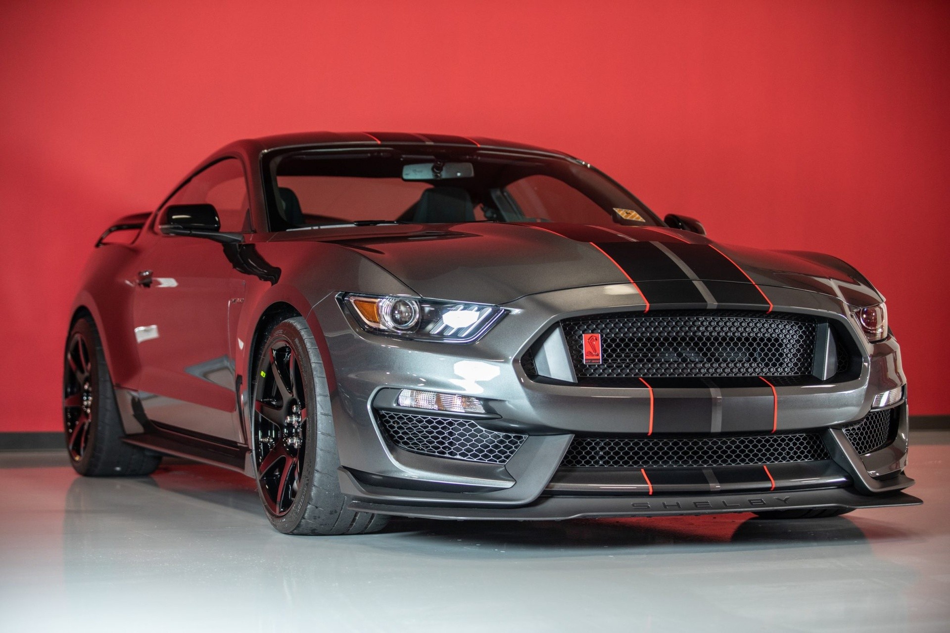 Ford Mustang Shelby GT350R: le immagini