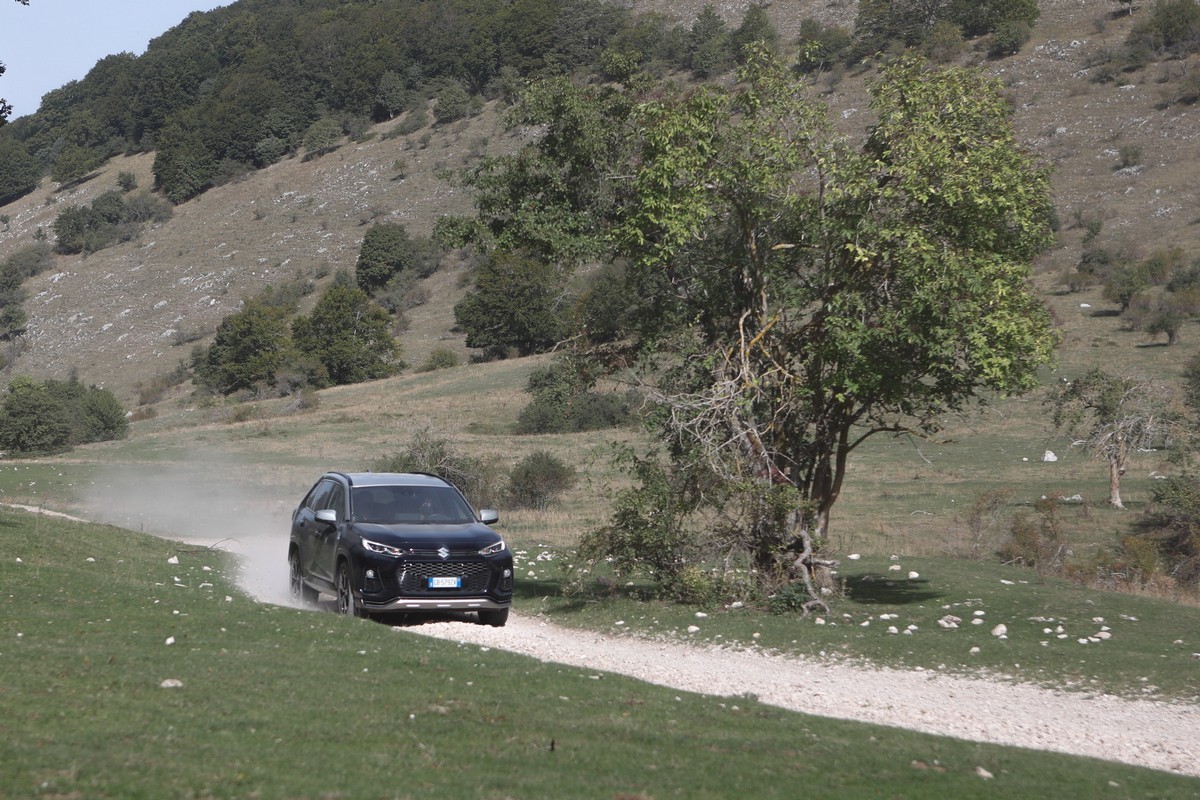 Suzuki Across plug-in: il raduno sui Monti Simbruini