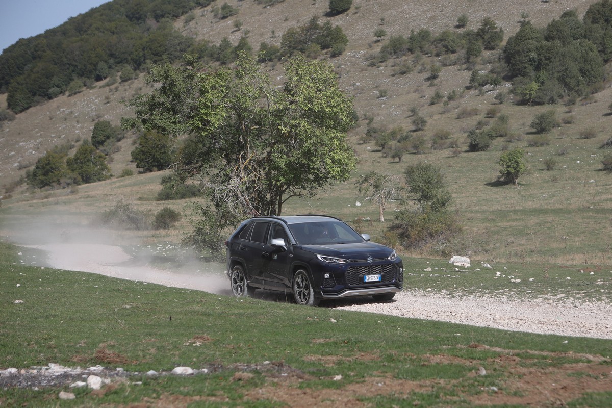 Suzuki Across plug-in: il raduno sui Monti Simbruini