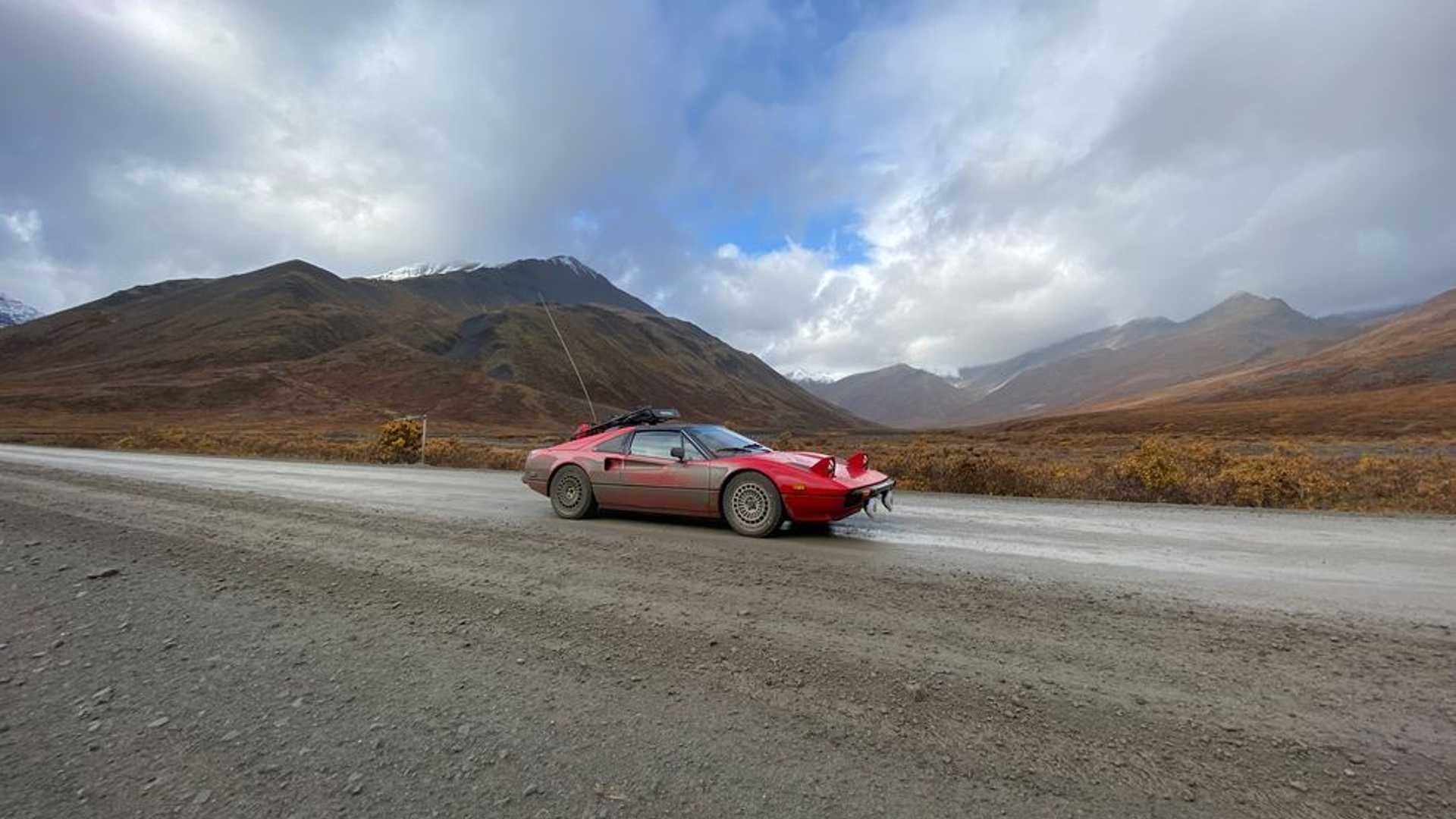 Ferrari 308 GTSi sopra il circolo polare artico: le immagini