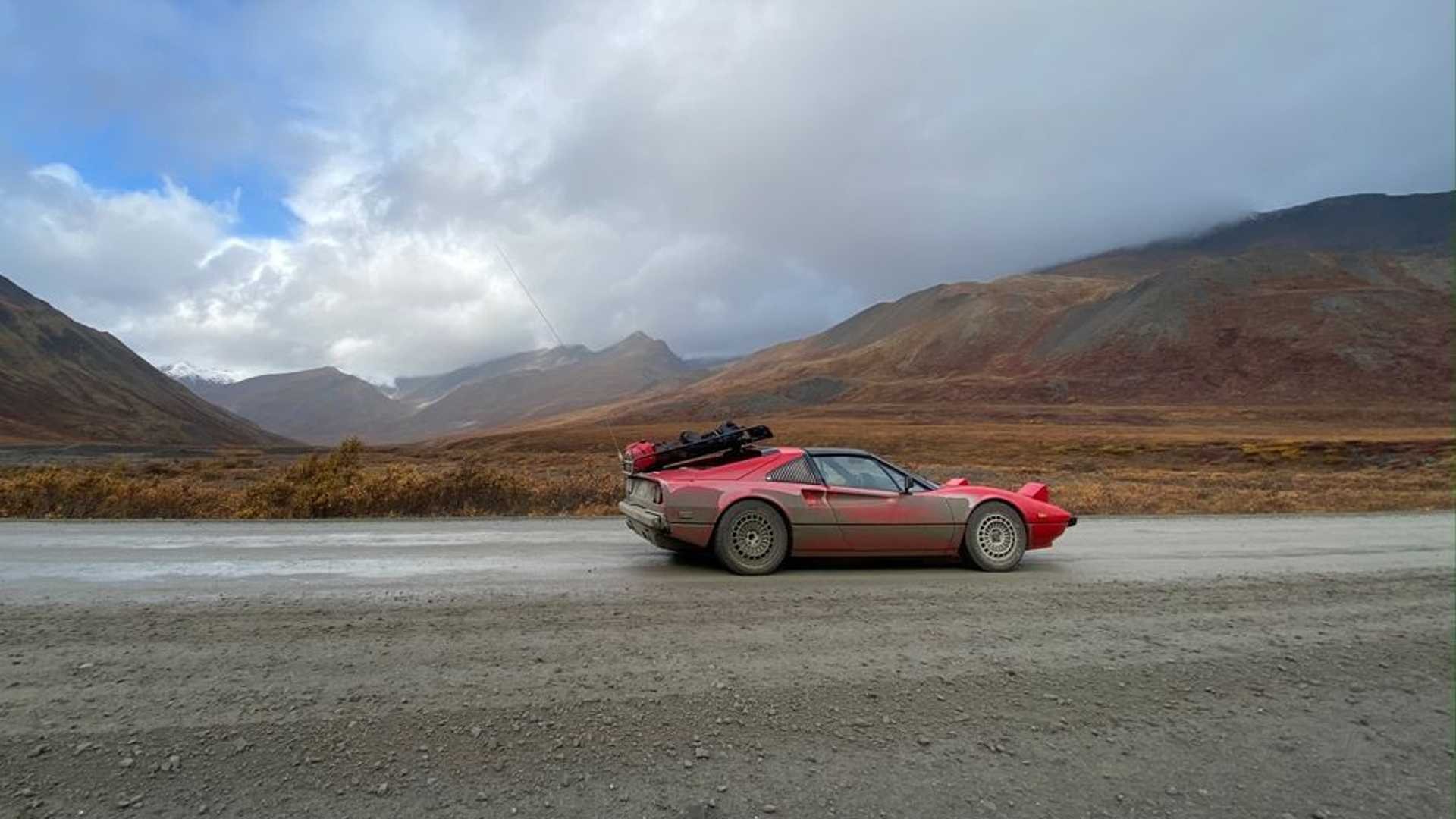 Ferrari 308 GTSi sopra il circolo polare artico: le immagini