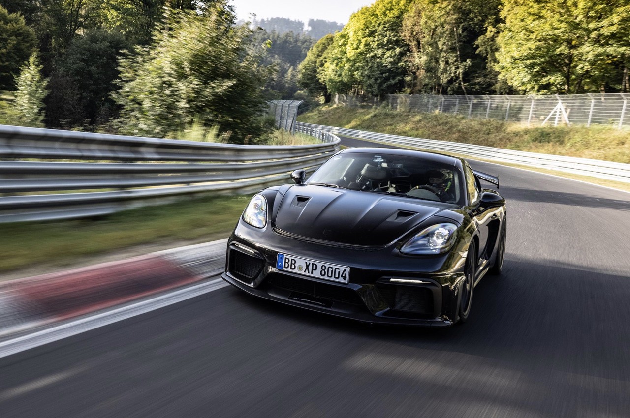 Porsche 718 Cayman GT4 RS: i test prima del debutto