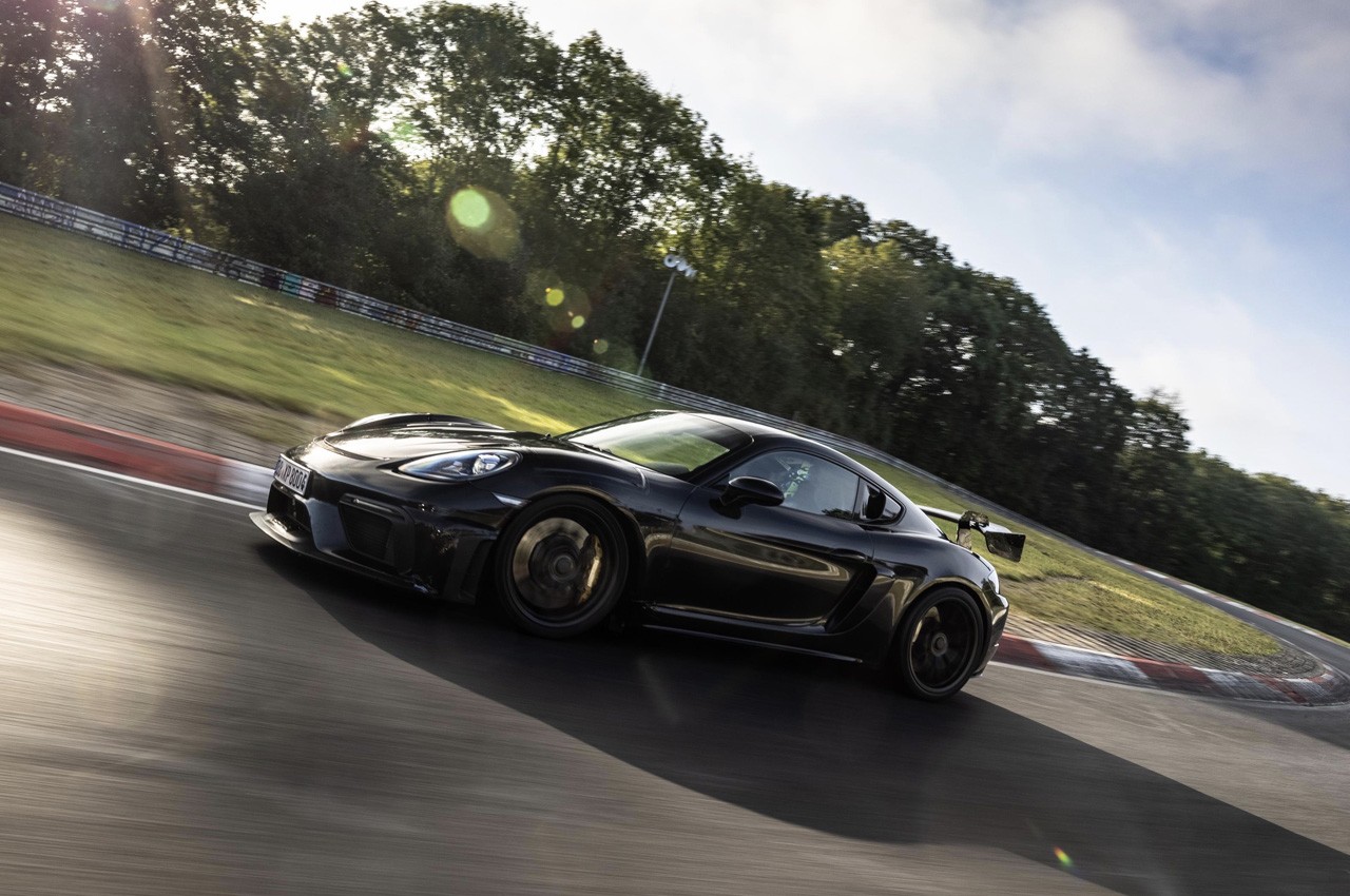 Porsche 718 Cayman GT4 RS: i test prima del debutto