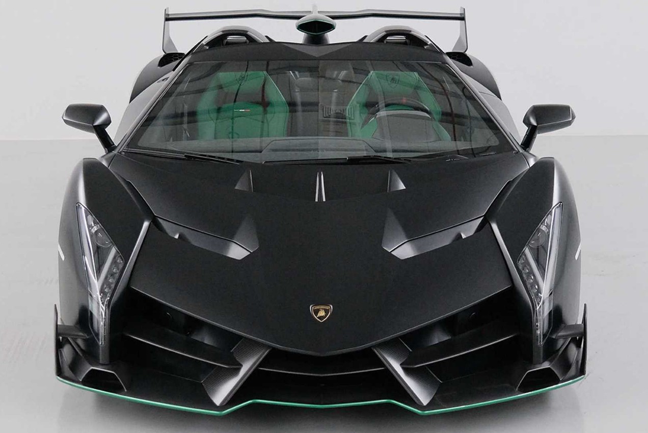 Lamborghini Veneno Roadster all'asta: le immagini