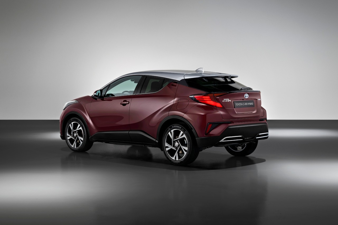 Toyota C-HR 2022: immagini ufficiali