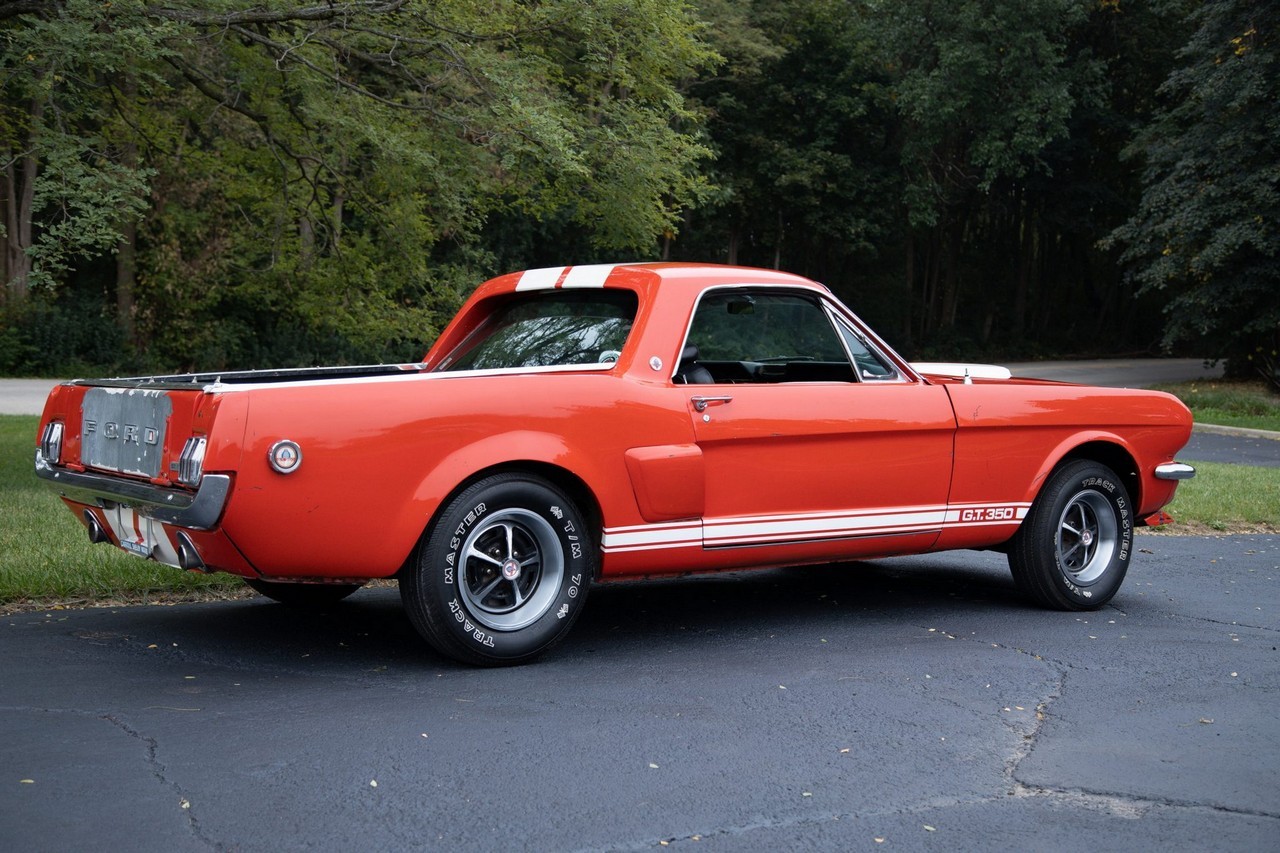 Ford Mustang 1966 trasformata pickup