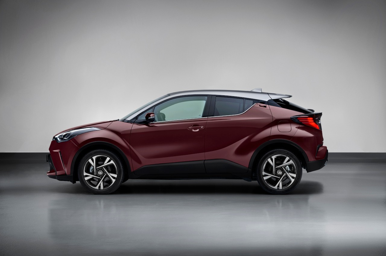 Toyota C-HR 2022: immagini ufficiali