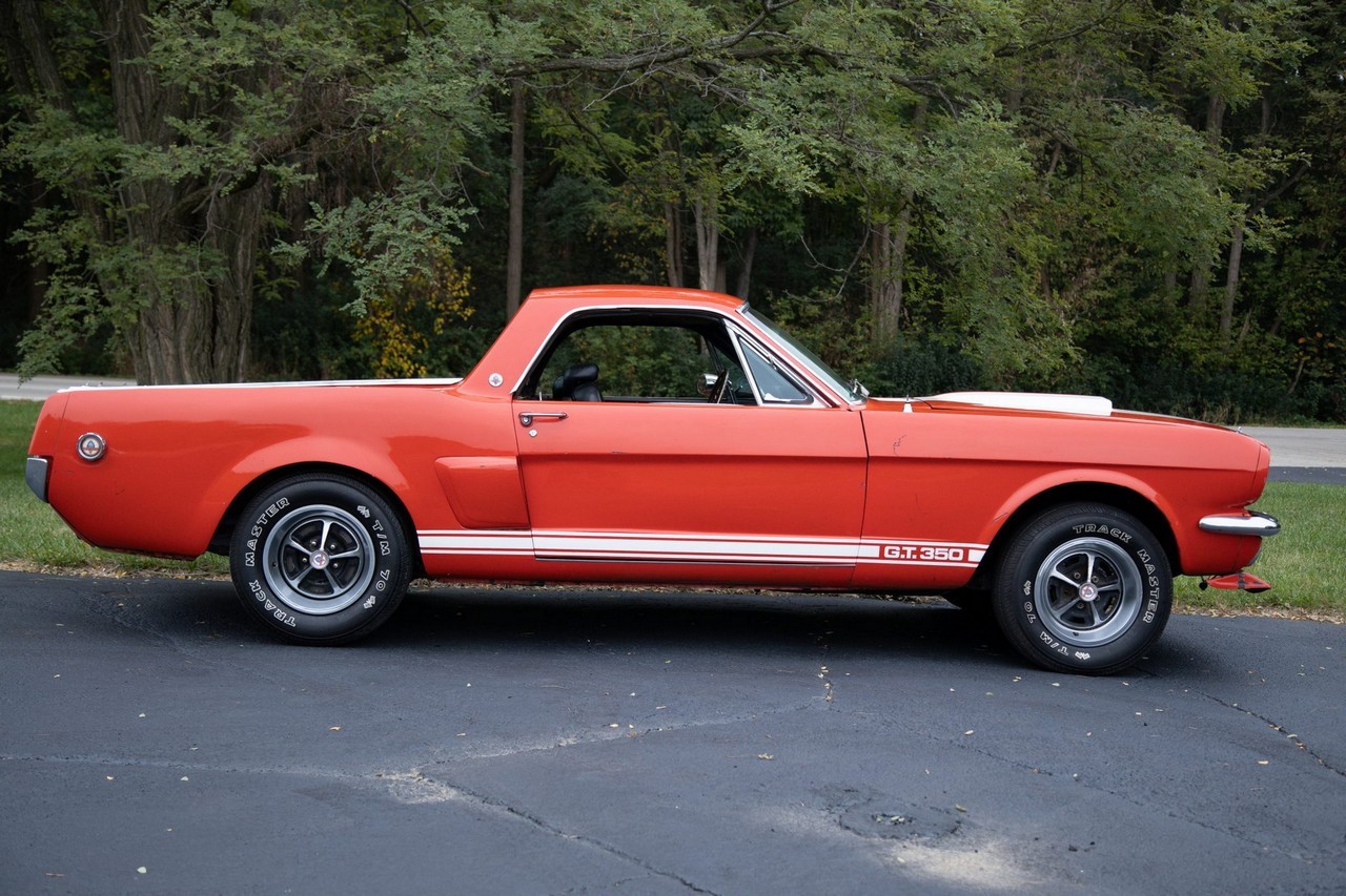 Ford Mustang 1966 trasformata pickup